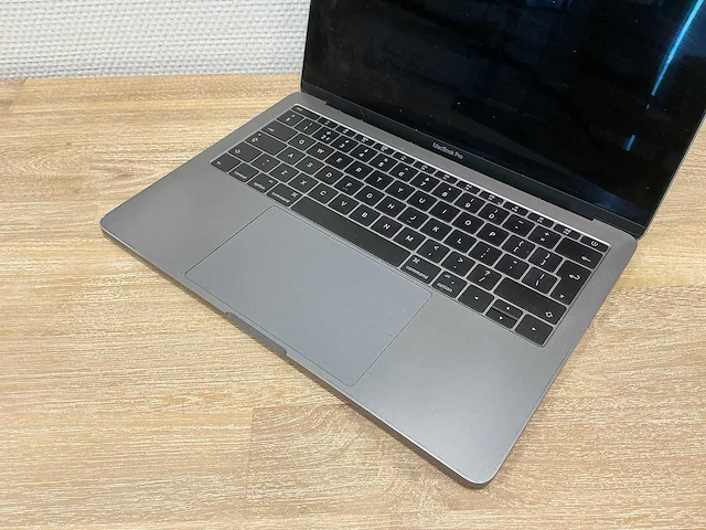 Laptop - apple inc. - macbookpro14,1 - afbeelding 3 van  4