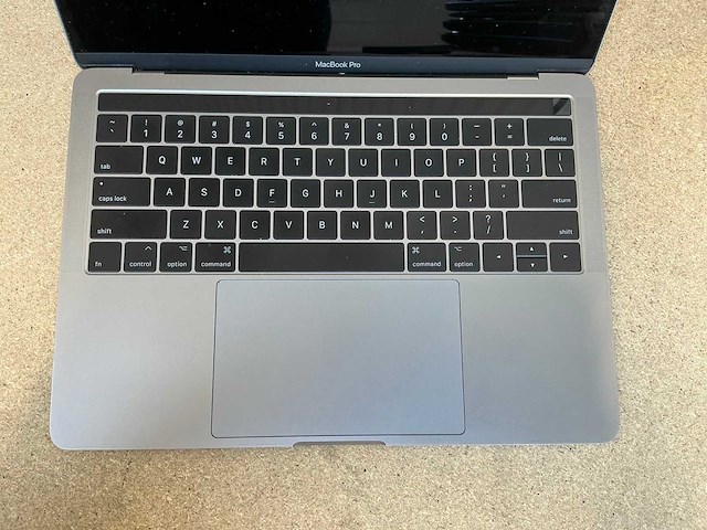 Laptop - apple inc. - macbookpro14,2 - afbeelding 2 van  6