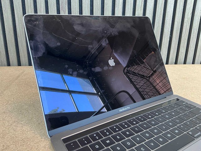 Laptop - apple inc. - macbookpro14,2 - afbeelding 3 van  6