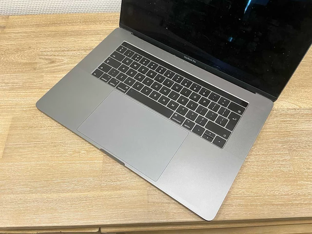 Laptop - apple inc. - macbookpro14,3 - afbeelding 3 van  4