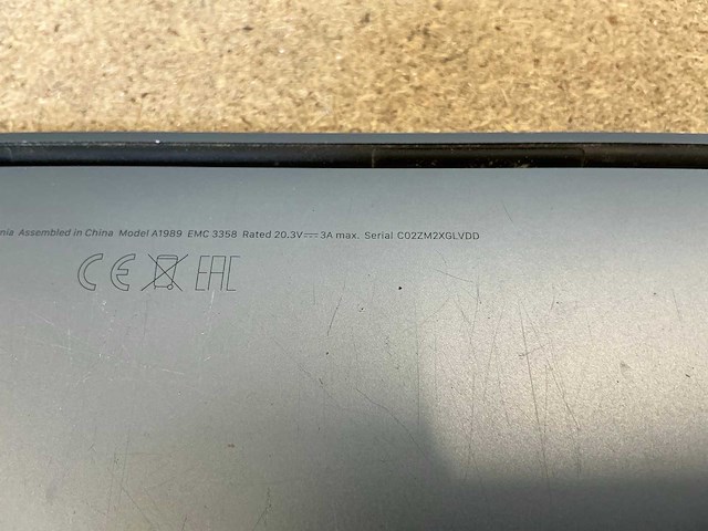 Laptop - apple inc. - macbookpro15,2 - afbeelding 6 van  6