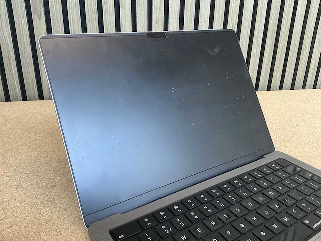Laptop - apple inc. - macbookpro18,3 - afbeelding 3 van  6