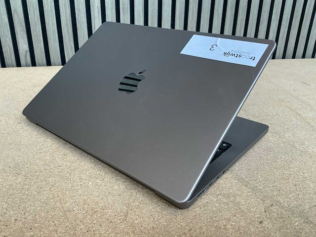 Laptop - apple inc. - macbookpro18,3 - afbeelding 4 van  6