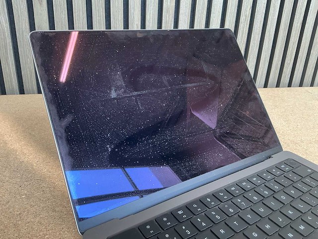 Laptop - apple inc. - macbookpro18,3 - afbeelding 2 van  3