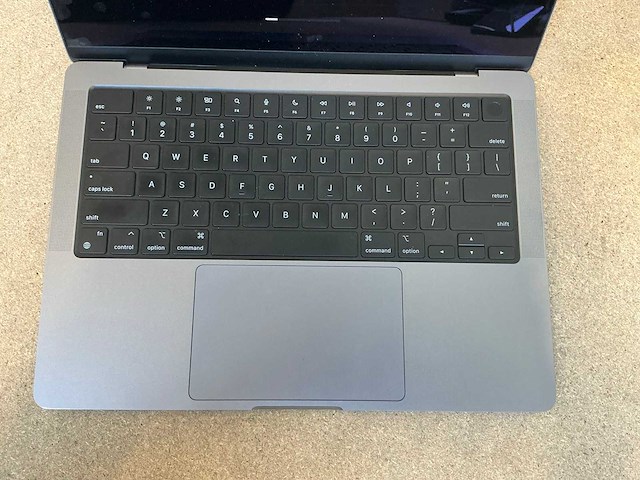 Laptop - apple inc. - macbookpro18,3 - afbeelding 2 van  7