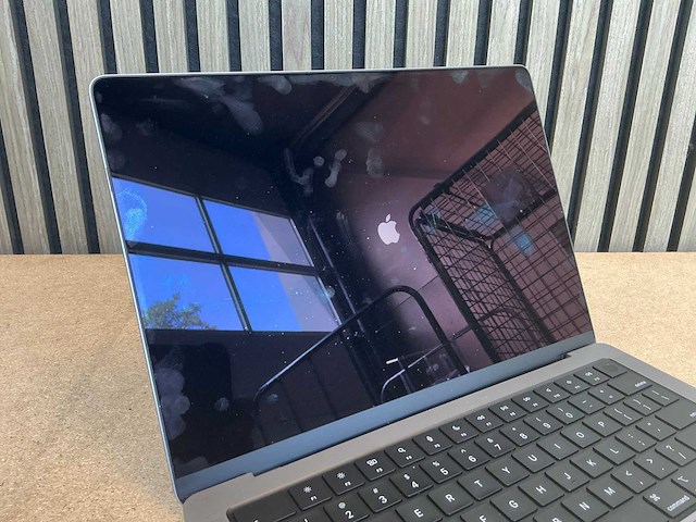 Laptop - apple inc. - macbookpro18,3 - afbeelding 3 van  7