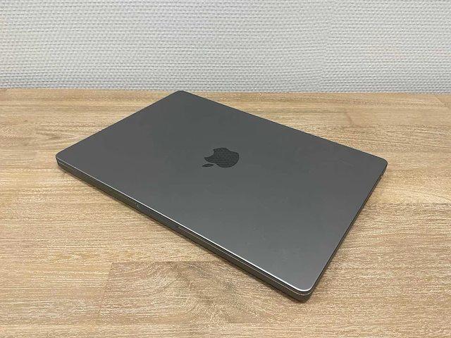 Laptop - apple inc. - macbookpro18,3 - afbeelding 1 van  4