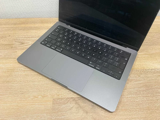 Laptop - apple inc. - macbookpro18,3 - afbeelding 3 van  4