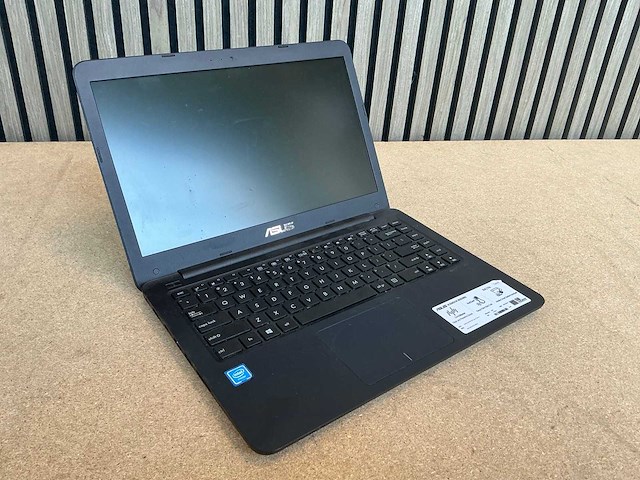 Laptop - asustek computer inc. - e402na - afbeelding 1 van  6