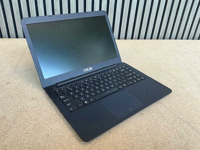 Laptop - asustek computer inc. - e402na - afbeelding 1 van  6