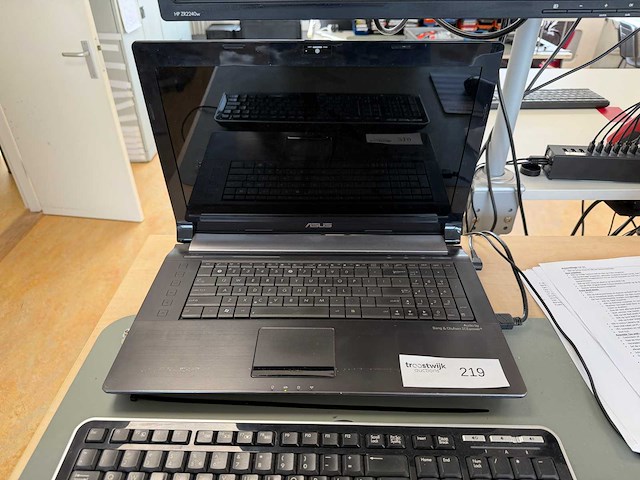 Laptop - asustek computer inc. - n73sv - afbeelding 4 van  6
