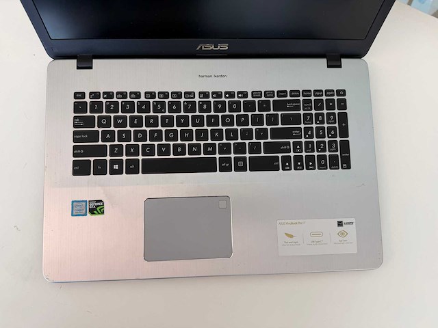 Laptop - asustek computer inc. - x705udr - afbeelding 2 van  9