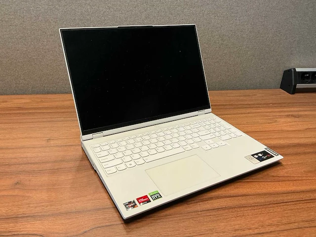 Laptop - lenovo - 82jq - afbeelding 1 van  9
