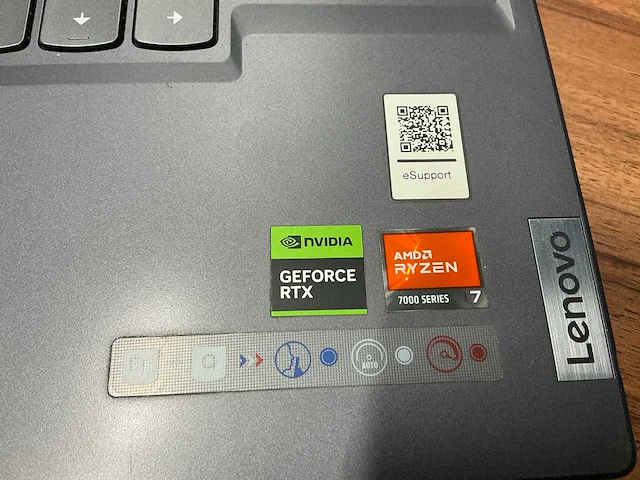 Laptop - lenovo - 82y9 - afbeelding 1 van  8