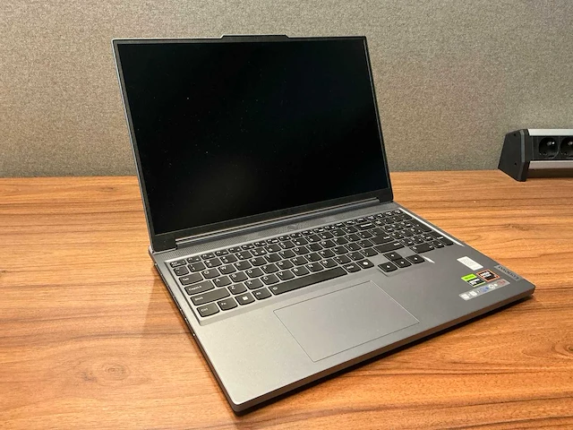 Laptop - lenovo - 83dh - afbeelding 1 van  8