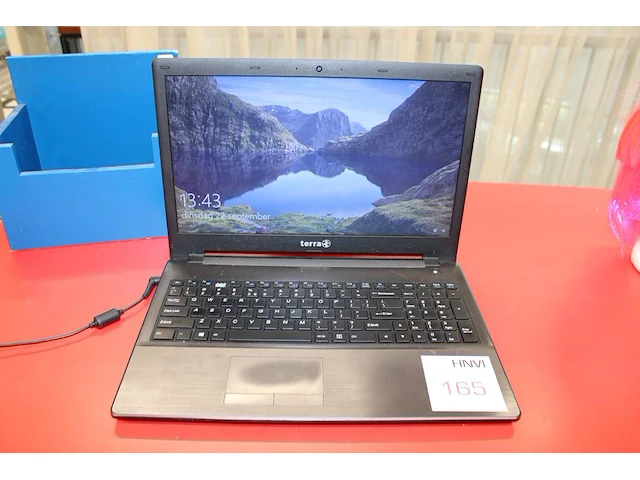 Laptop terra mobile 1513a. 233 gb hdd. 4 gb werkgeheugen. een toetskapje van f3 ontbreekt - afbeelding 1 van  4