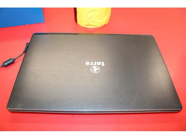 Laptop terra mobile 1513a. 233 gb hdd. 4 gb werkgeheugen. een toetskapje van f3 ontbreekt - afbeelding 3 van  4