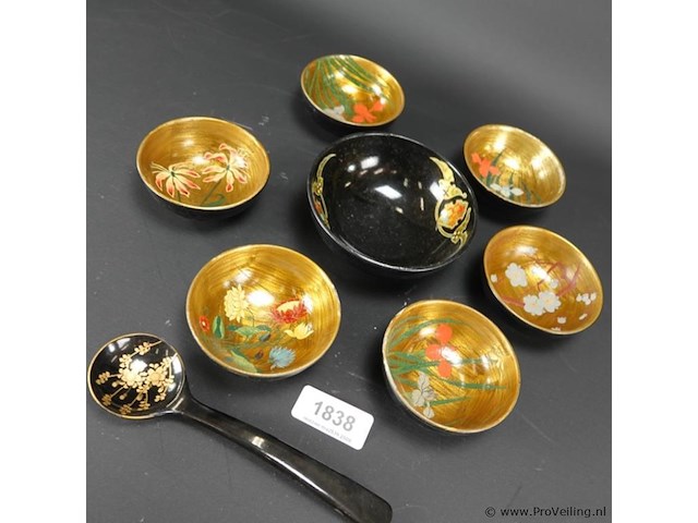 Laqué oosterse pindaset met lepel - afbeelding 4 van  5