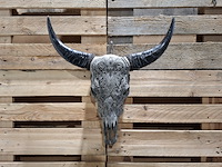 Large hand gegraveerde smoked buffalo schedel, 2024