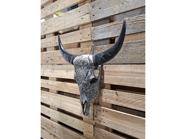 Large hand gegraveerde smoked buffalo schedel, 2024 - afbeelding 2 van  9