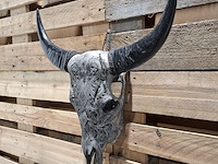 Large hand gegraveerde smoked buffalo schedel, 2024 - afbeelding 2 van  9
