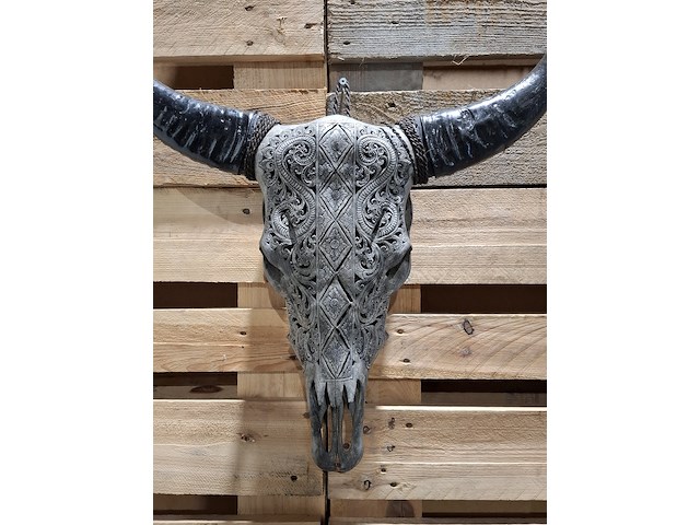 Large hand gegraveerde smoked buffalo schedel, 2024 - afbeelding 3 van  9