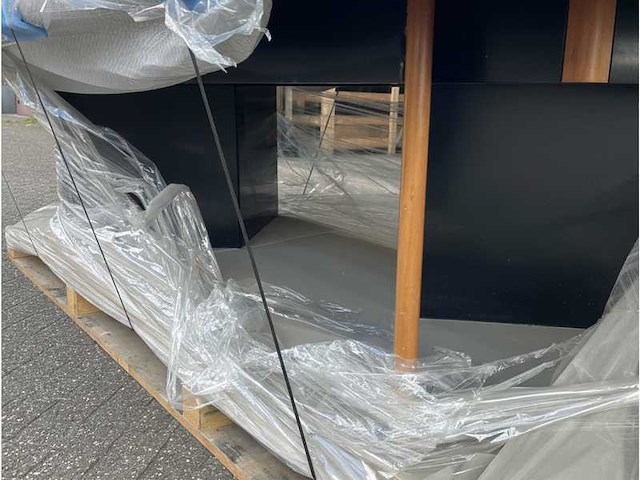 Large maritime red table 325cm with robust black frame and wooden legs for ships - afbeelding 3 van  6