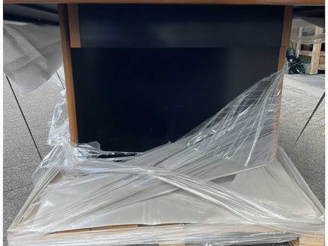 Large maritime red table 325cm with robust black frame and wooden legs for ships - afbeelding 4 van  6