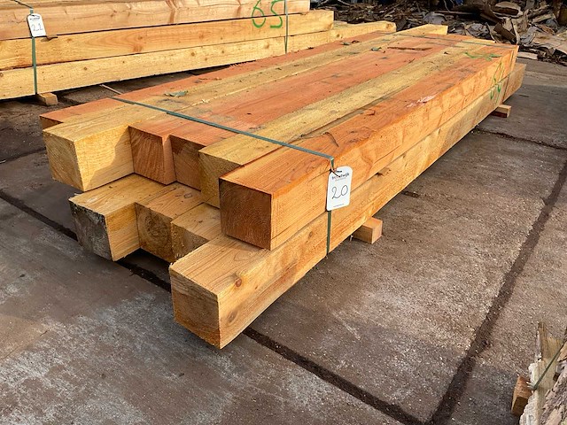 Lariks en douglas balken 150x150 mm (12x) - afbeelding 1 van  5