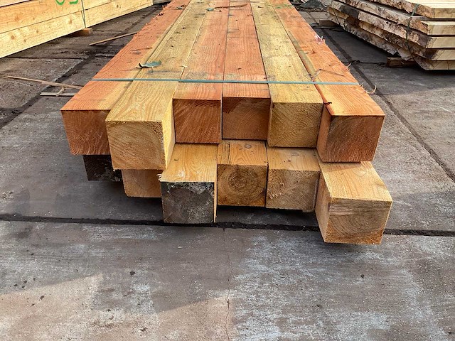 Lariks en douglas balken 150x150 mm (12x) - afbeelding 2 van  5