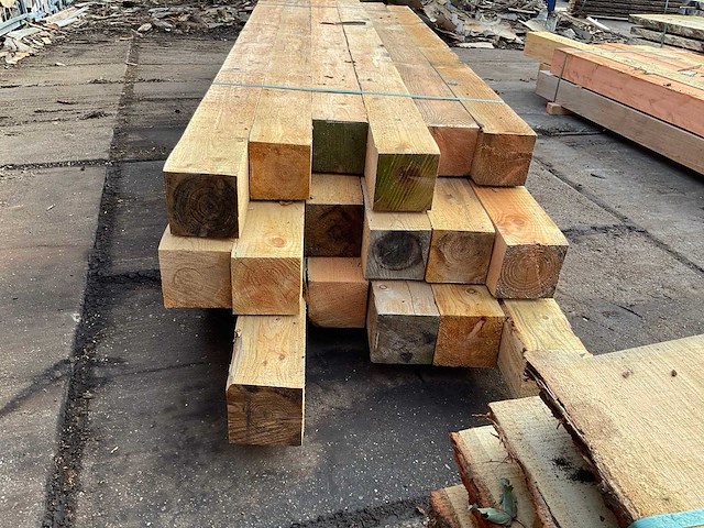 Lariks en douglas balken 150x150 mm (18x) - afbeelding 2 van  5