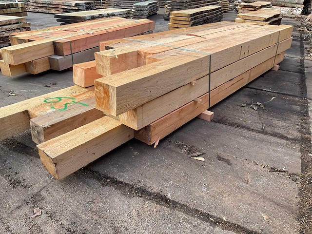 Lariks en douglas balken 150x150 mm (18x) - afbeelding 3 van  5