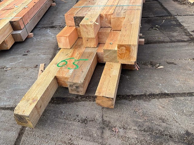 Lariks en douglas balken 150x150 mm (18x) - afbeelding 4 van  5