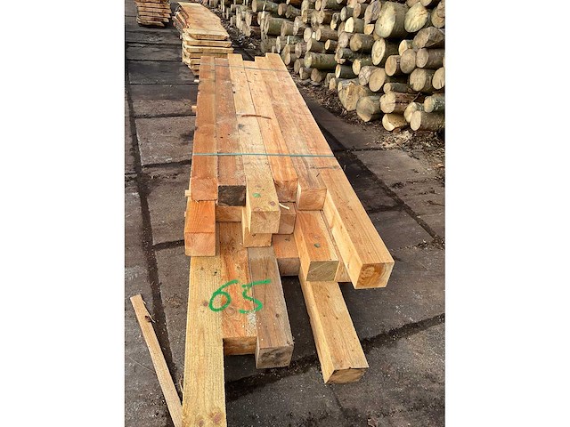 Lariks en douglas balken 150x150 mm (18x) - afbeelding 5 van  5