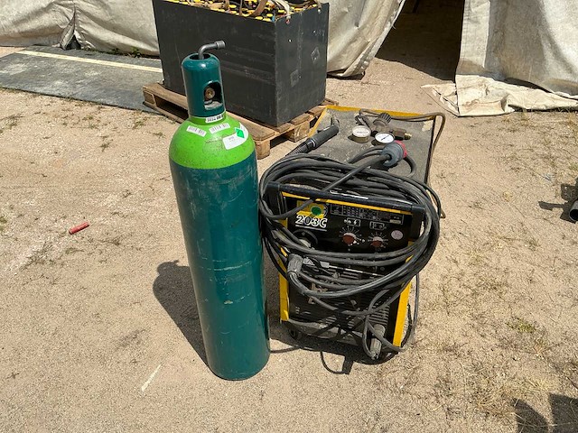 Las 203c mig/mag lasapparaat 200a 3-fase inclusief lastoorts, reduceerventiel en gasfles - afbeelding 1 van  10