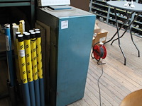 Laselektrodekast gevuld met grote hoeveelheid elektrodes. afmeting kast 43 x 57 x 118 cm. - afbeelding 1 van  5