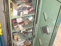 Laselektrodekast gevuld met grote hoeveelheid elektrodes. afmeting kast 43 x 57 x 118 cm. - afbeelding 2 van  5