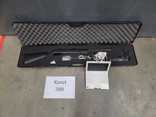 Laser shot met laptopje - afbeelding 1 van  2