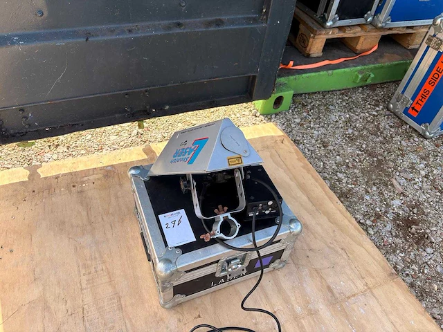 Laser with flight case - afbeelding 1 van  3