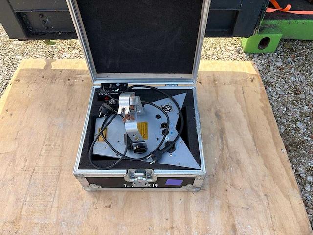 Laser with flight case - afbeelding 2 van  3