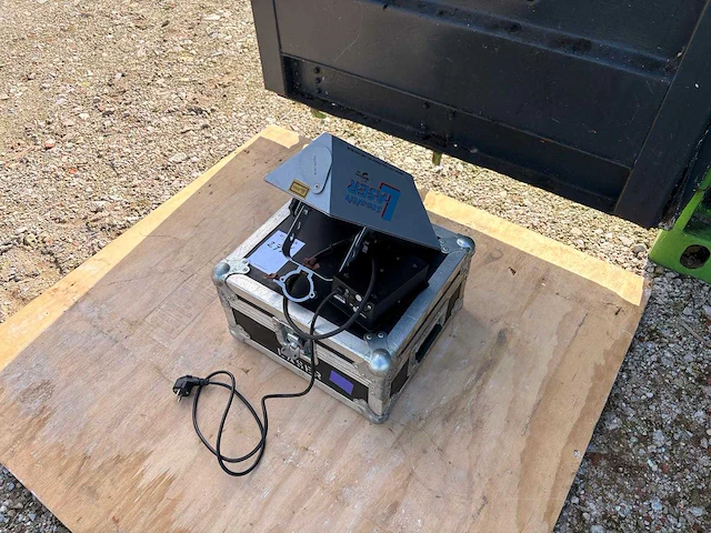 Laser with flight case - afbeelding 3 van  3