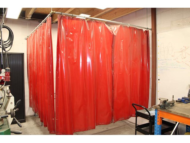 Lasgordijn cepro orange met hoekrail. hoogte 200 cm. breedte 250 + 270 cm. - afbeelding 1 van  3