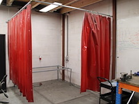 Lasgordijn cepro orange met hoekrail. hoogte 200 cm. breedte 250 + 270 cm. - afbeelding 2 van  3