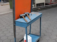 Lashulpgereedschappen in en op verrijdbare kar. - afbeelding 3 van  3