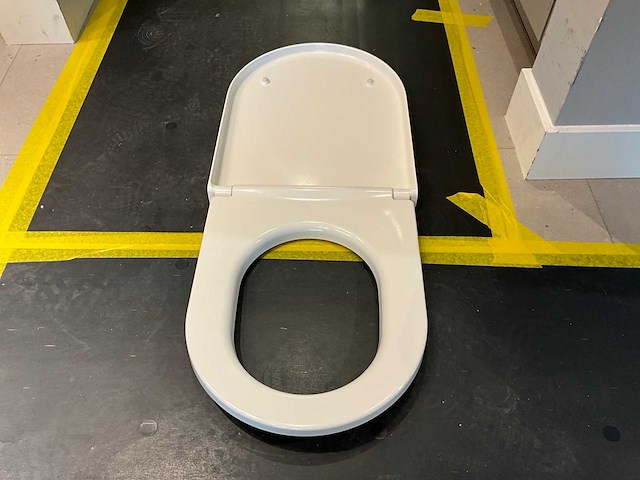 Laufen - navia 8 - wandcloset met douchefunctie - afbeelding 3 van  7