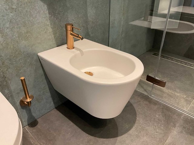 Laufen bidet met bidetkraan - afbeelding 1 van  3