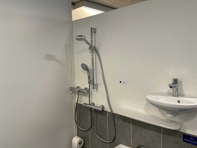 Laufen / hansgröhe badkamer opstelling - afbeelding 8 van  11