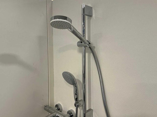 Laufen / hansgröhe badkamer opstelling - afbeelding 9 van  11