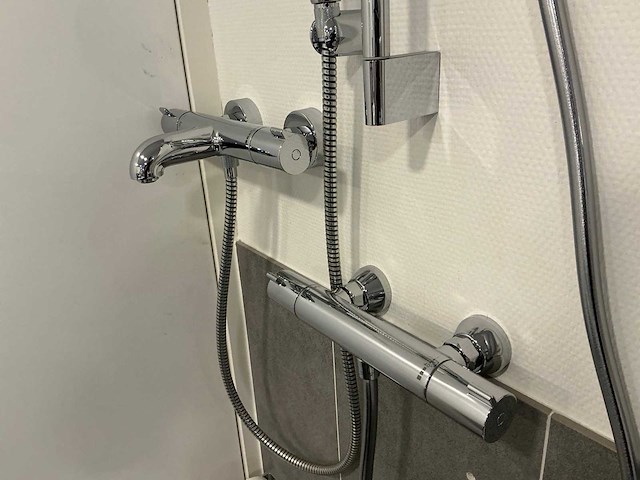 Laufen / hansgröhe badkamer opstelling - afbeelding 10 van  11