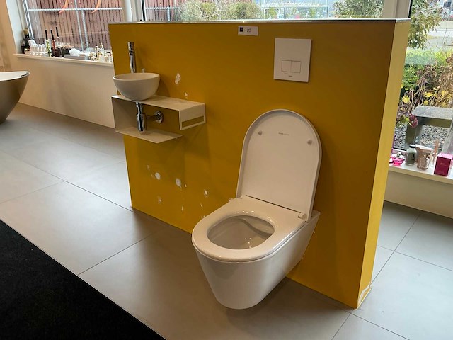 Laufen kartell randloos wandclosetopstelling - afbeelding 1 van  6